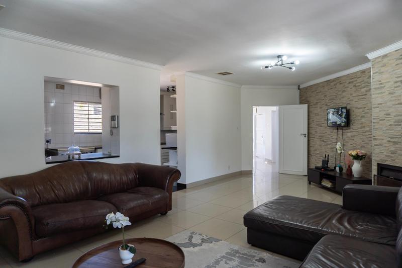 6 Bedroom Property for Sale in Plattekloof Western Cape